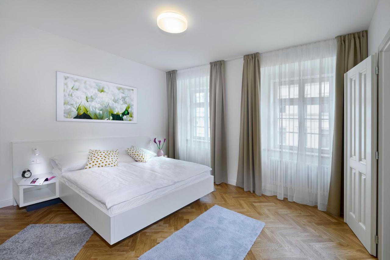 Downtown Suites Mala Strana Прага Екстер'єр фото