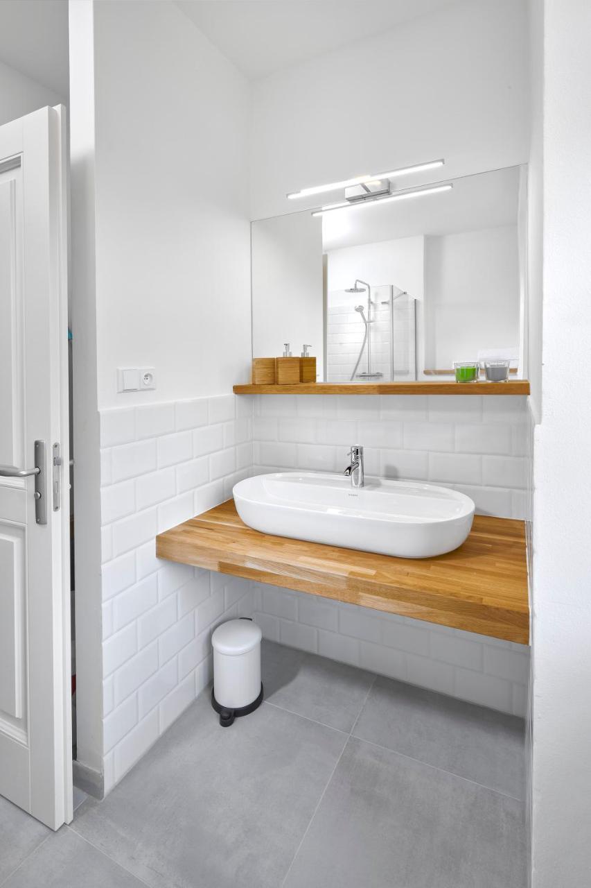 Downtown Suites Mala Strana Прага Екстер'єр фото