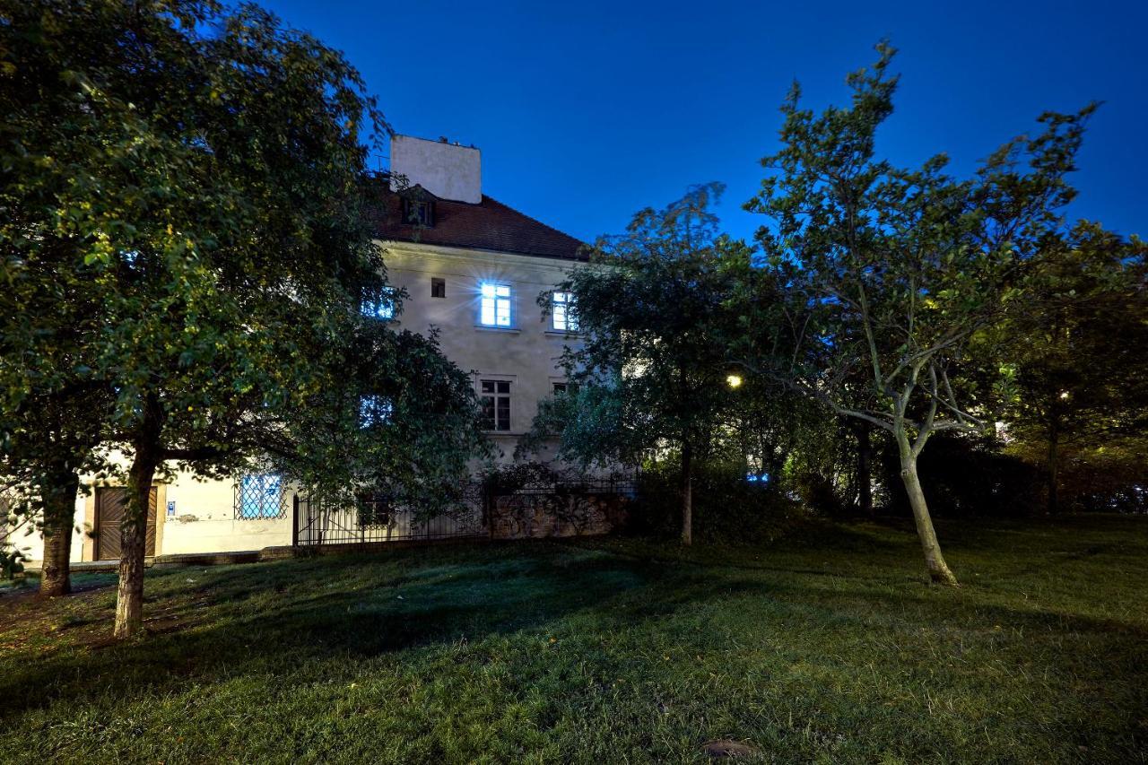 Downtown Suites Mala Strana Прага Екстер'єр фото